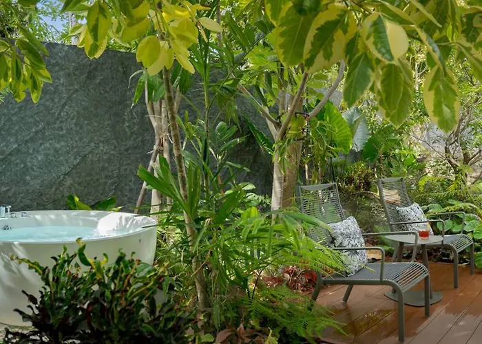 Amara Private Pool